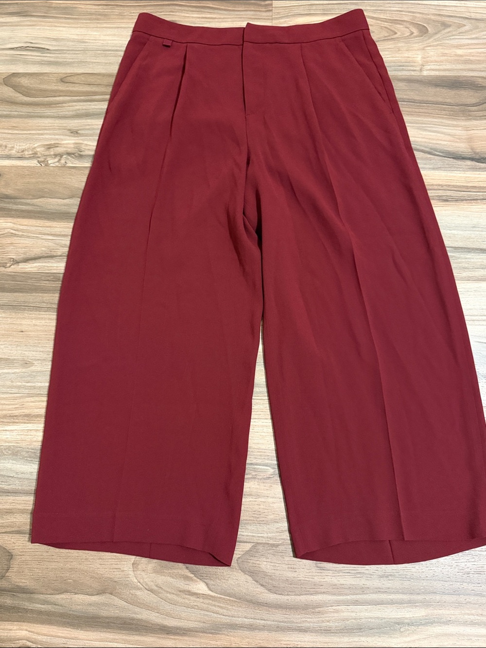 Vince Wide Leg Cropped Pants Women’s Sz 8 Burgundy Culottes Pleated Luxury